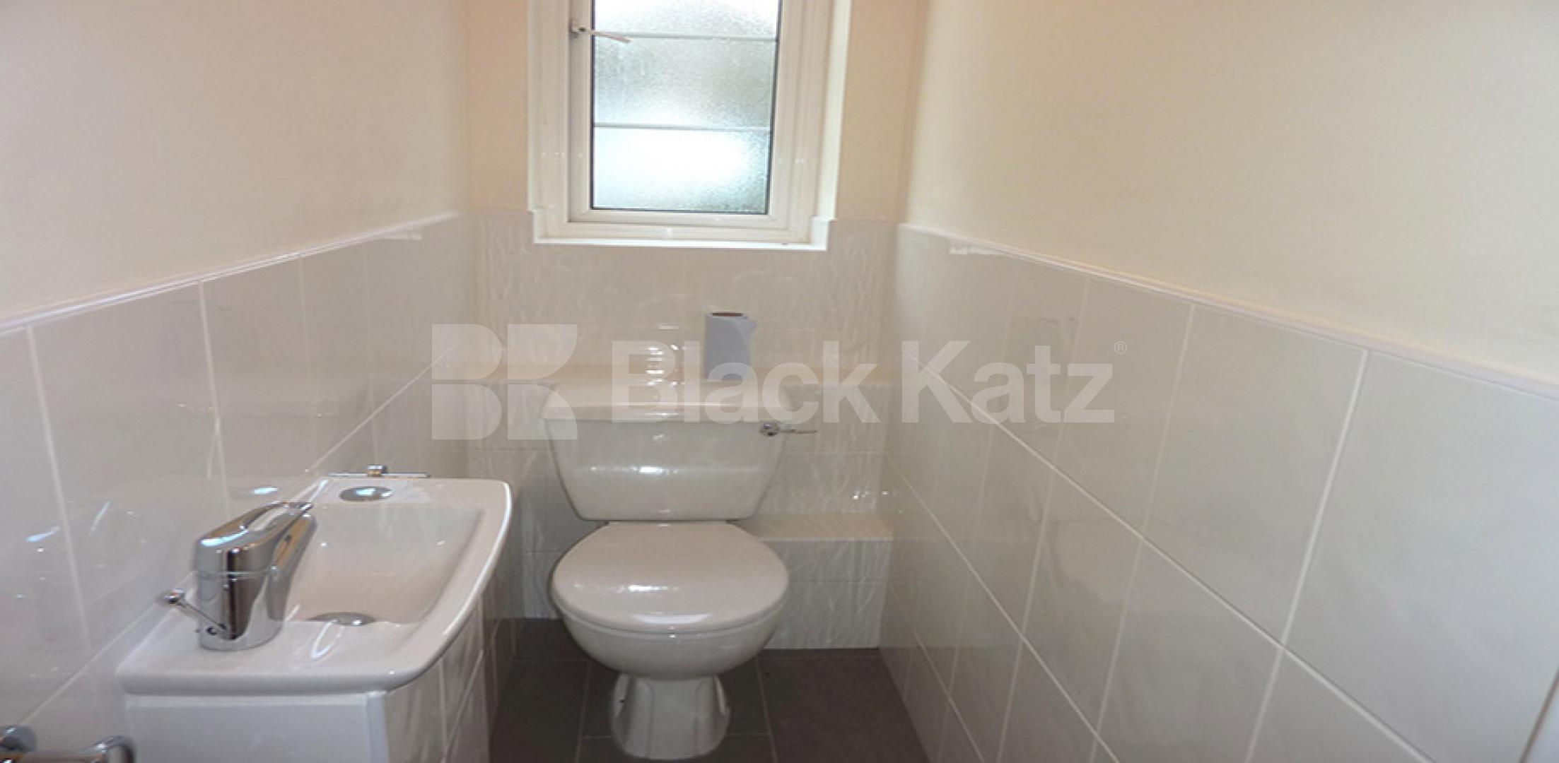 			FOUR DOUBLE BEDROOMS!!!, 4 Bedroom, 1 bath, 1 reception Flat			 Finchley Road, FINCHLEY ROAD